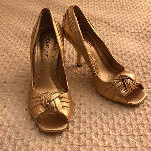 BCBG Girls gold peep toe pumps